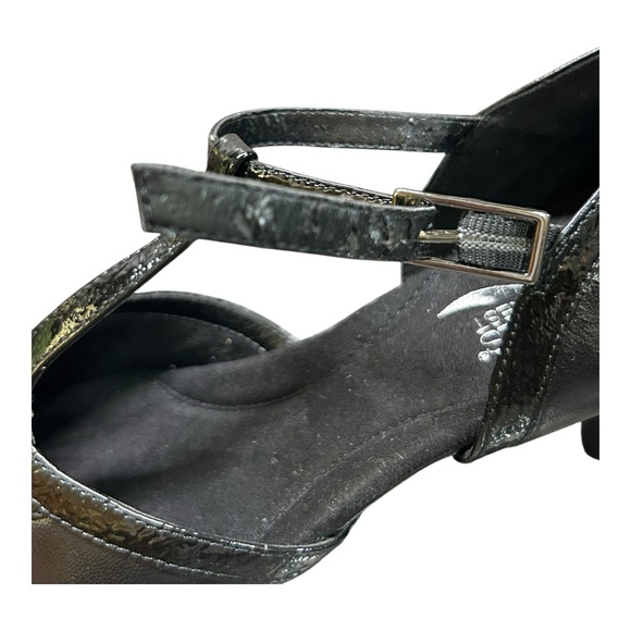 Aerosoles Elegant Women’s Wild Cheery Leather Shoes
Size 9M - Picture 8 of 9